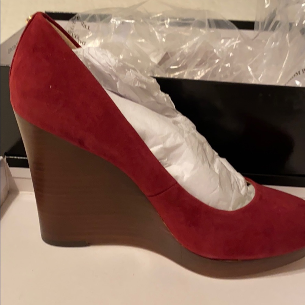 Suede Wedge Shoes in Wine Color